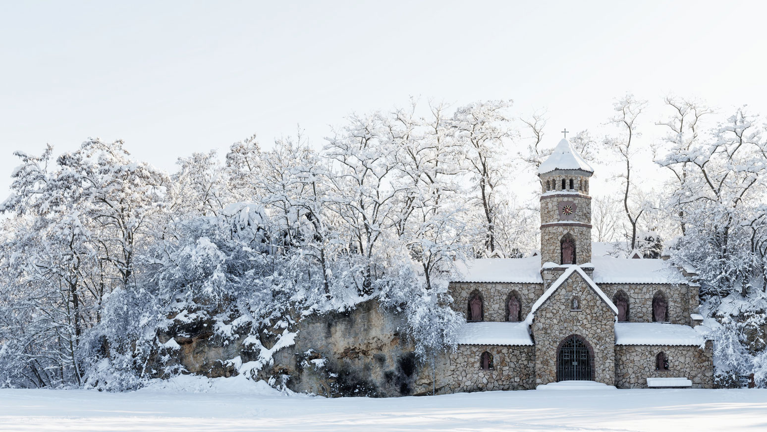 La chapelle du Bruderberg enneigée