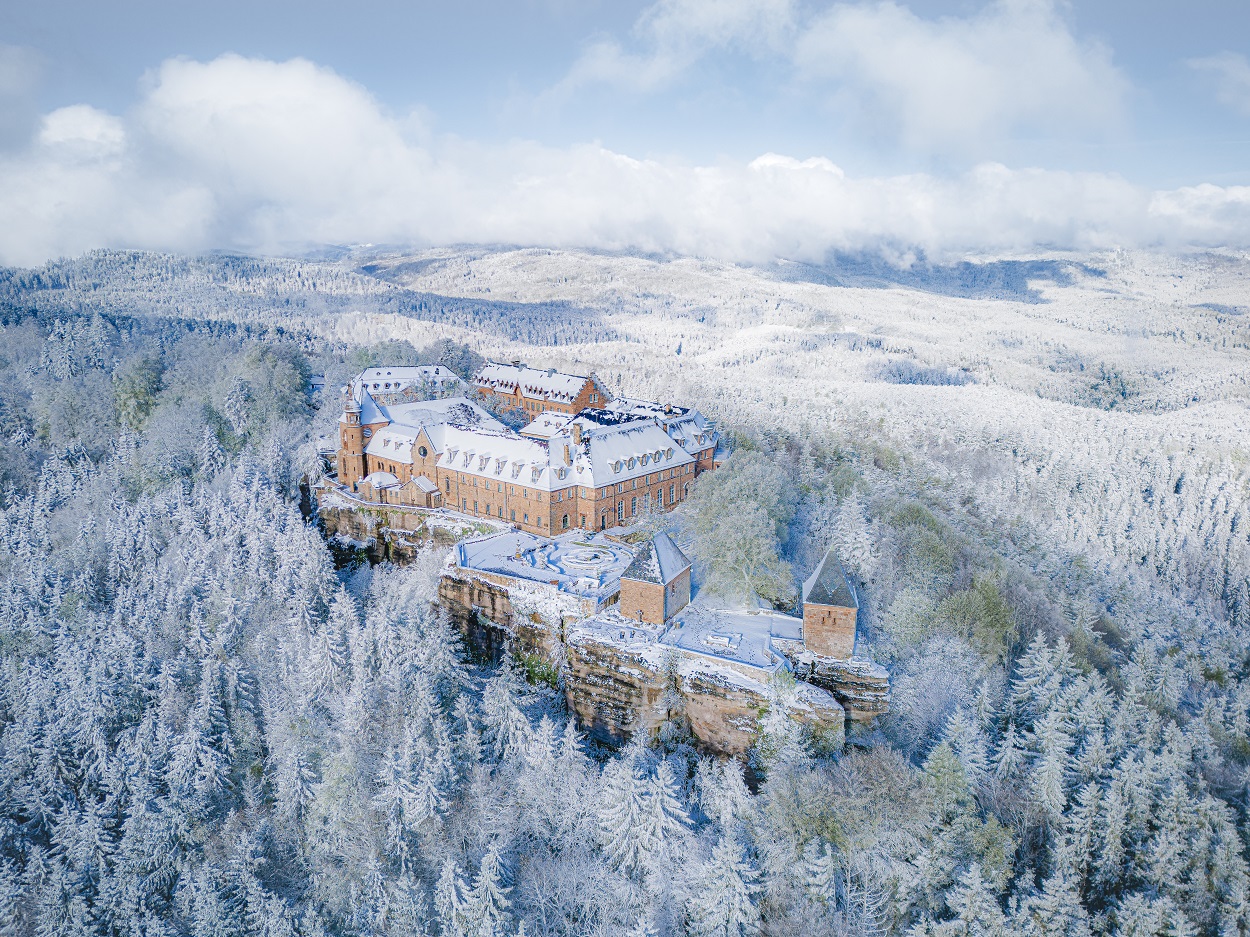 Vue aérienne sur le Mont Sainte-Odile en hiver - ©JérémyKoller